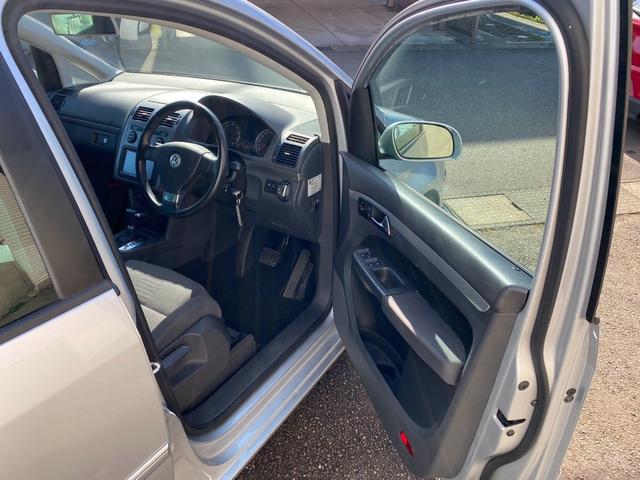 ゴルフトゥーラン ＴＳＩ　ハイライン　キーレスエントリー　キセノンヘッドライト　メモリーナビ　フルセグＴＶ　バックカメラ　Ｂｌｕｅｔｏｏｔｈオーディオ（17枚目）