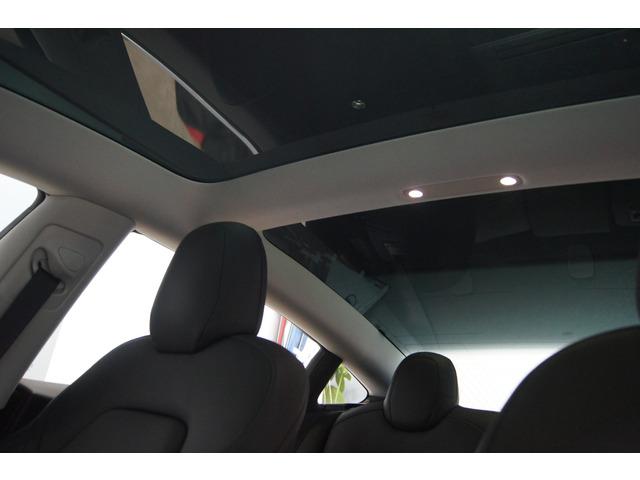 モデル3 パフォーマンス 黒内装18インチアルミ 社外パワートランク ワンオーナー オートパイロット ガラスルーフ バックカメラ ナビ 禁煙車 4WD LEDヘッドライト シートヒーター ETC(28枚目)