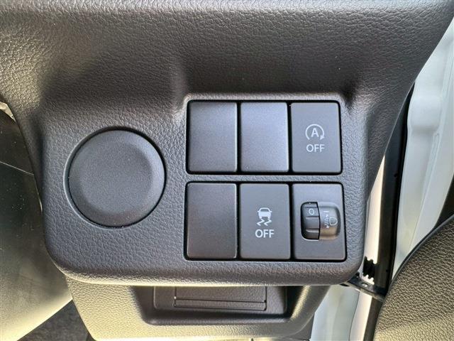 アルト Ｌ　４ＷＤ　オートライト　キーレスエントリー　アイドリングストップ　電動格納ミラー　シートヒーター　ＣＶＴ　盗難防止システム　ＡＢＳ　ＥＳＣ　ＣＤ　ミュージックプレイヤー接続可　衝突安全ボディ　エアコン（6枚目）