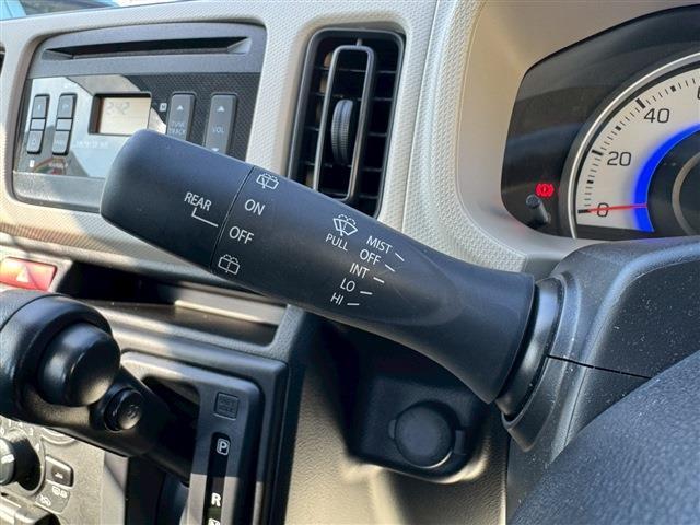 アルト Ｌ　４ＷＤ　オートライト　キーレスエントリー　アイドリングストップ　電動格納ミラー　シートヒーター　ＣＶＴ　盗難防止システム　ＡＢＳ　ＥＳＣ　ＣＤ　ミュージックプレイヤー接続可　衝突安全ボディ　エアコン（8枚目）