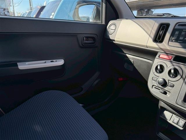 アルト Ｌ　４ＷＤ　オートライト　キーレスエントリー　アイドリングストップ　電動格納ミラー　シートヒーター　ＣＶＴ　盗難防止システム　ＡＢＳ　ＥＳＣ　ＣＤ　ミュージックプレイヤー接続可　衝突安全ボディ　エアコン（34枚目）