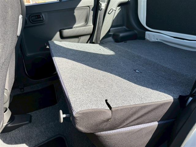 アルト Ｌ　４ＷＤ　オートライト　キーレスエントリー　アイドリングストップ　電動格納ミラー　シートヒーター　ＣＶＴ　盗難防止システム　ＡＢＳ　ＥＳＣ　ＣＤ　ミュージックプレイヤー接続可　衝突安全ボディ　エアコン（41枚目）