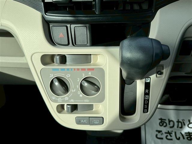 ムーヴ L SAIII 4WD ETC バックカメラ ナビ クリアランスソナー 衝突被害軽減システム オートマチックハイビーム キーレスエントリー アイドリングストップ 電動格納ミラー シートヒーター ベンチシート CVT(6枚目)