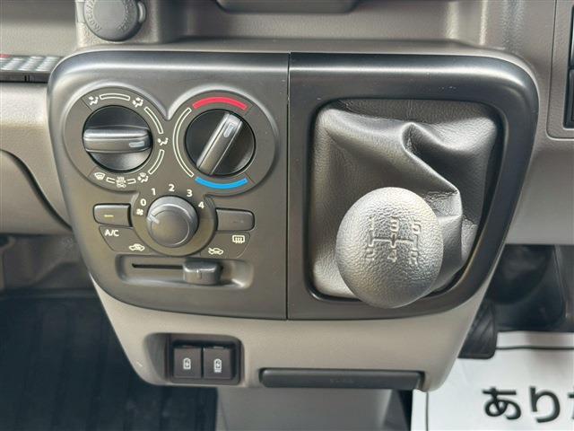 エブリイ ＰＡリミテッド　４ＷＤ　ＭＴ　衝突被害軽減システム　クリアランスソナー　レーンアシスト　両側スライドドア　キーレスエントリー　オートライト　盗難防止システム　アルミホイール　ＡＢＳ　ＥＳＣ　エアコン（5枚目）