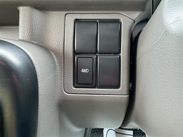 エブリイ ＰＡリミテッド　４ＷＤ　ＭＴ　衝突被害軽減システム　クリアランスソナー　レーンアシスト　両側スライドドア　キーレスエントリー　オートライト　盗難防止システム　アルミホイール　ＡＢＳ　ＥＳＣ　エアコン（7枚目）