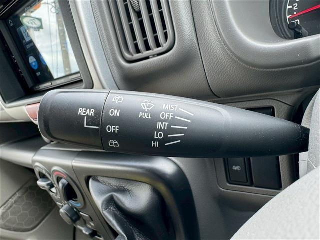 エブリイ ＰＡリミテッド　４ＷＤ　ＭＴ　衝突被害軽減システム　クリアランスソナー　レーンアシスト　両側スライドドア　キーレスエントリー　オートライト　盗難防止システム　アルミホイール　ＡＢＳ　ＥＳＣ　エアコン（8枚目）