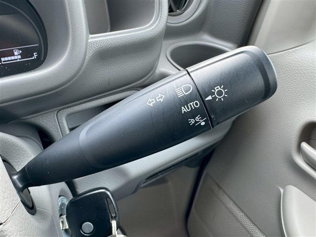 エブリイ ＰＡリミテッド　４ＷＤ　ＭＴ　衝突被害軽減システム　クリアランスソナー　レーンアシスト　両側スライドドア　キーレスエントリー　オートライト　盗難防止システム　アルミホイール　ＡＢＳ　ＥＳＣ　エアコン（9枚目）