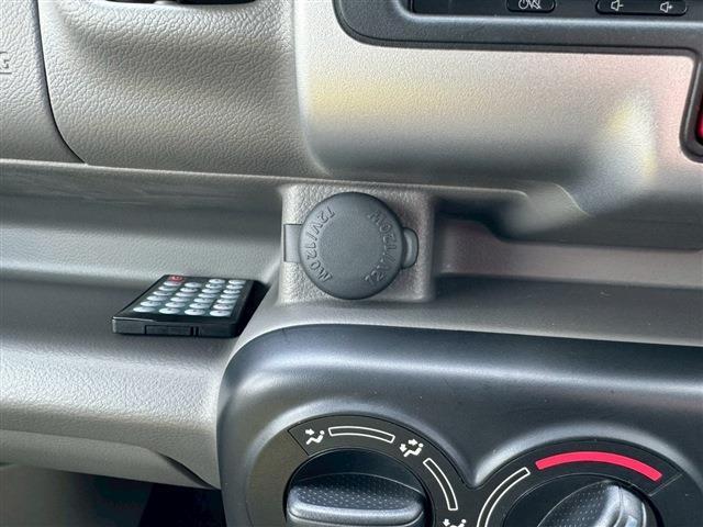 エブリイ ＰＡリミテッド　４ＷＤ　ＭＴ　衝突被害軽減システム　クリアランスソナー　レーンアシスト　両側スライドドア　キーレスエントリー　オートライト　盗難防止システム　アルミホイール　ＡＢＳ　ＥＳＣ　エアコン（29枚目）