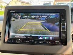 バックカメラも付いています。駐車の時に便利なのはもちろんの事、後方死角にいる子供たちに気が付くことができるので安心安全ですね 6