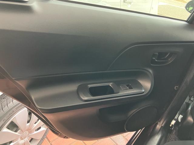 アクア Sスタイルブラック スマートキー ナビ TV Bluetooth接続 バックカメラ 衝突被害軽減システム 運転席・助手席エアバッグ ABS 衝突安全ボディ 電動格納ドアミラー オートライト エアコン パワステ(21枚目)