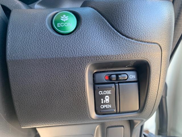 左リヤパワ−スライドドアになります。