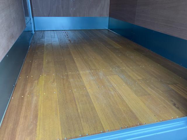 デュトロ 　２トン　アルミバン　サイドドア　ラッシングレール　オートマ　デジタルインナーミラー　ＬＥＤヘッドライト　オートライト　衝突被害軽減システム　レーンアシスト（7枚目）