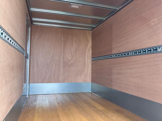 デュトロ 　２トン　アルミバン　サイドドア　ラッシングレール　オートマ　デジタルインナーミラー　ＬＥＤヘッドライト　オートライト　衝突被害軽減システム　レーンアシスト（8枚目）