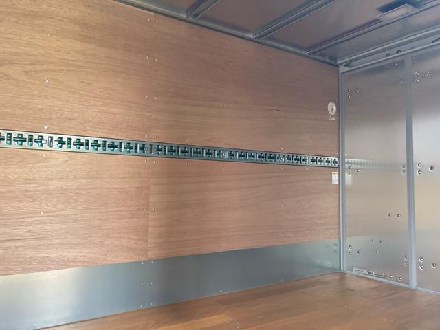 デュトロ 　２トン　アルミバン　サイドドア　ラッシングレール　オートマ　デジタルインナーミラー　ＬＥＤヘッドライト　オートライト　衝突被害軽減システム　レーンアシスト（12枚目）