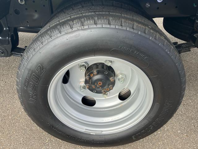 デュトロ 　２トン　アルミバン　サイドドア　ラッシングレール　オートマ　デジタルインナーミラー　ＬＥＤヘッドライト　オートライト　衝突被害軽減システム　レーンアシスト（24枚目）