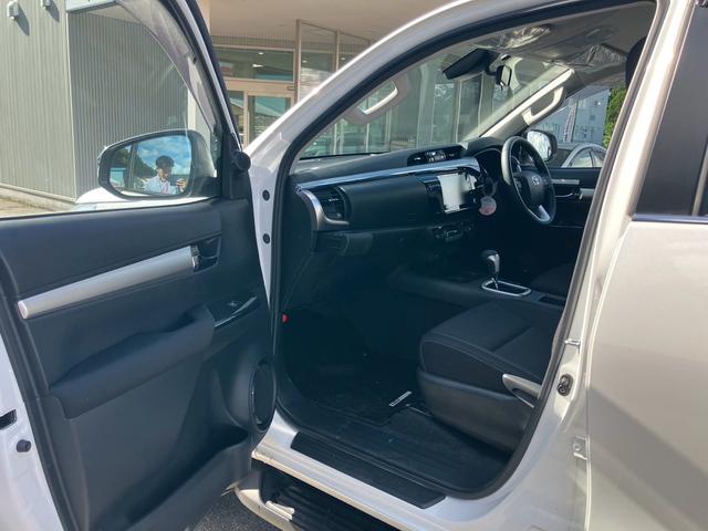 ハイラックス Ｚ　ＧＲスポーツ　４ＷＤ　純正メモリーナビ　全方位カメラ　Ｂｌｕｅｔｏｏｔｈオーディオ　ＥＴＣ　スマートキー　プッシュスタート　オートクルーズコントロール　トノカバー　純正１７インチアルミ（11枚目）