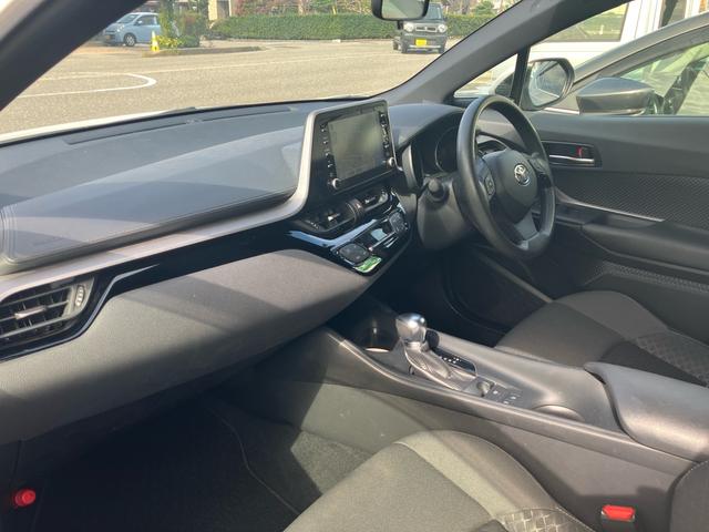 Ｃ－ＨＲ Ｓ－Ｔ　４ＷＤ　純正メモリーナビ　バックカメラ　Ｂｌｕｅｔｏｏｔｈオーディオ　ＥＴＣ　スマートキー　プッシュスタート　衝突被害軽減システム　オートクルーズコントロール（12枚目）