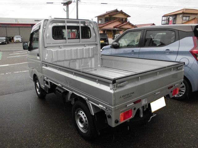 ミニキャブトラック みのり　オートマ　バックブザー　荷台作業灯　三方開き　パートタイム４ＷＤ　運転席エアバッグ　マニュアルエアコン　ワンオーナー（4枚目）