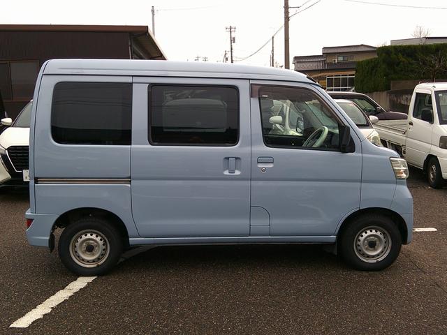 ハイゼットカーゴ ＤＸ　４ＷＤ　純正ナビ　ＤＶＤ再生　ブルートゥース　フルセグＴＶ　ＥＴＣ　キーレスエントリー　マニュアルエアコン　前席パワーウインドウ　パワーステアリング　デュアルエアバッグ　アイドリングストップ（3枚目）