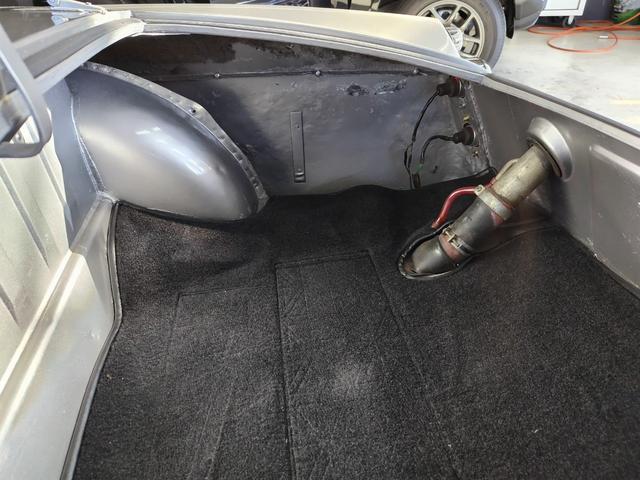 　ダットサン　フェアレディ　初期型１５００ｃｃ　ＳＰ３１０　ポルシェのシルバーに全塗装済み　現状渡し　純正スチールホイール後席シート　シールドビームヘッドライト有ります。車検　令和８年３月３日まで。(25枚目)