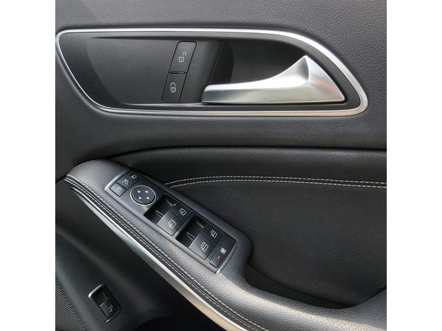 ＧＬＡクラス ＧＬＡ２５０　４マチック　４ＷＤ　２０００ターボエンジン（２１１ＰＳ）１８インチアルミ　アクティブクルーズ　純正ナビ＆ＴＶ　Ｂｌｕｅｔｏｏｔｈ　衝突防止アシスト　ブラインドスポット（ＢＳＭ）　レーンキープ　ＨＩＤヘッドライト（16枚目）