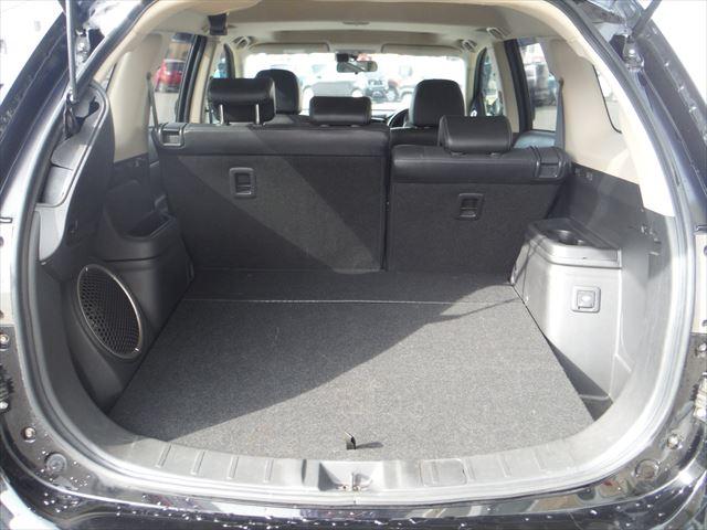 Gプレミアムパッケージ ★4WD★電気温水ヒーター★サンルーフ★メーカーナビ★フルセグTV★S・Bカメラ★ロックフォズゲートサウンド★FCM★黒本革シート★パワーテールゲート★AC100V★スマートキー★パドルシフト★(11枚目)