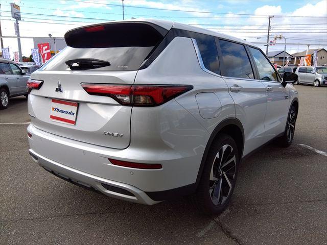 アウトランダーＰＨＥＶ Ｇ☆マイパイロット☆電動テールゲート☆禁煙車☆５人乗り☆　４ＷＤ☆９インチナビ☆Ｂｌｕｅｔｏｏｔｈ☆アラウンドビューモニター☆パワーシート☆シートヒーター☆ステアリングヒーター☆衝突軽減ブレーキ☆ブラインドスポットモニター☆ＬＥＤヘッドライト☆試乗ＯＫ☆（2枚目）