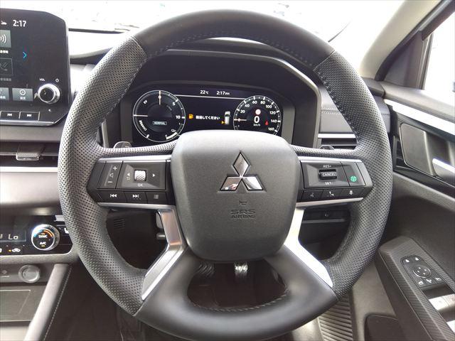 アウトランダーＰＨＥＶ Ｇ☆マイパイロット☆電動テールゲート☆禁煙車☆５人乗り☆　４ＷＤ☆９インチナビ☆Ｂｌｕｅｔｏｏｔｈ☆アラウンドビューモニター☆パワーシート☆シートヒーター☆ステアリングヒーター☆衝突軽減ブレーキ☆ブラインドスポットモニター☆ＬＥＤヘッドライト☆試乗ＯＫ☆（4枚目）