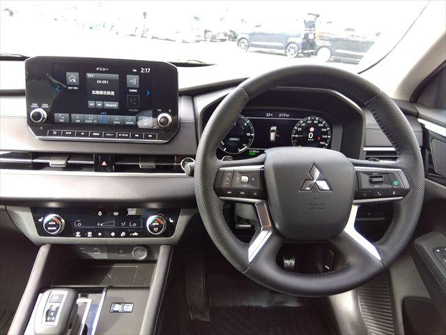 アウトランダーＰＨＥＶ Ｇ☆マイパイロット☆電動テールゲート☆禁煙車☆５人乗り☆　４ＷＤ☆９インチナビ☆Ｂｌｕｅｔｏｏｔｈ☆アラウンドビューモニター☆パワーシート☆シートヒーター☆ステアリングヒーター☆衝突軽減ブレーキ☆ブラインドスポットモニター☆ＬＥＤヘッドライト☆試乗ＯＫ☆（5枚目）