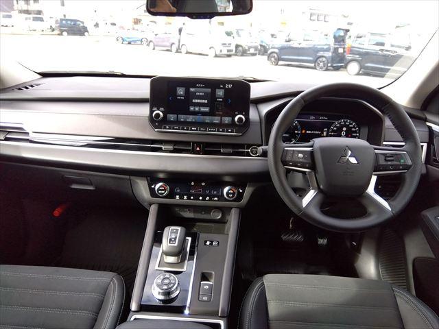 アウトランダーＰＨＥＶ Ｇ☆マイパイロット☆電動テールゲート☆禁煙車☆５人乗り☆　４ＷＤ☆９インチナビ☆Ｂｌｕｅｔｏｏｔｈ☆アラウンドビューモニター☆パワーシート☆シートヒーター☆ステアリングヒーター☆衝突軽減ブレーキ☆ブラインドスポットモニター☆ＬＥＤヘッドライト☆試乗ＯＫ☆（6枚目）
