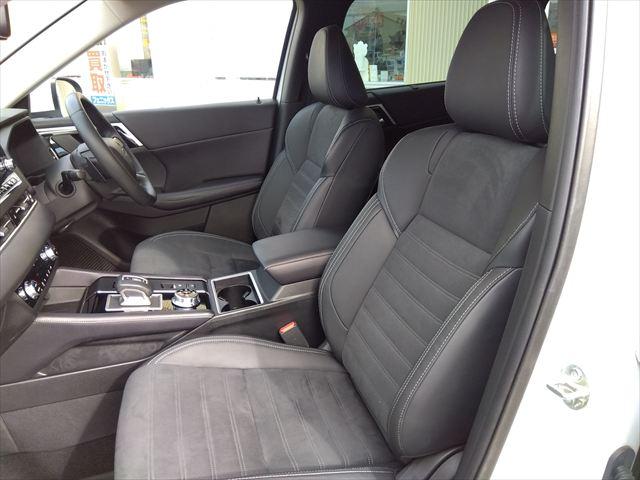 アウトランダーＰＨＥＶ Ｇ☆マイパイロット☆電動テールゲート☆禁煙車☆５人乗り☆　４ＷＤ☆９インチナビ☆Ｂｌｕｅｔｏｏｔｈ☆アラウンドビューモニター☆パワーシート☆シートヒーター☆ステアリングヒーター☆衝突軽減ブレーキ☆ブラインドスポットモニター☆ＬＥＤヘッドライト☆試乗ＯＫ☆（8枚目）