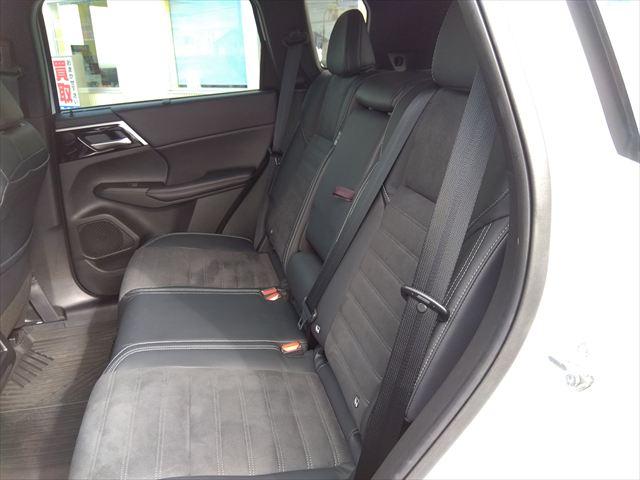 アウトランダーＰＨＥＶ Ｇ☆マイパイロット☆電動テールゲート☆禁煙車☆５人乗り☆　４ＷＤ☆９インチナビ☆Ｂｌｕｅｔｏｏｔｈ☆アラウンドビューモニター☆パワーシート☆シートヒーター☆ステアリングヒーター☆衝突軽減ブレーキ☆ブラインドスポットモニター☆ＬＥＤヘッドライト☆試乗ＯＫ☆（10枚目）