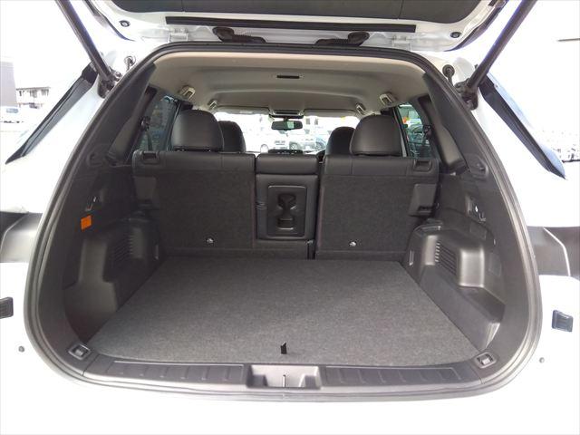 アウトランダーＰＨＥＶ Ｇ☆マイパイロット☆電動テールゲート☆禁煙車☆５人乗り☆　４ＷＤ☆９インチナビ☆Ｂｌｕｅｔｏｏｔｈ☆アラウンドビューモニター☆パワーシート☆シートヒーター☆ステアリングヒーター☆衝突軽減ブレーキ☆ブラインドスポットモニター☆ＬＥＤヘッドライト☆試乗ＯＫ☆（11枚目）