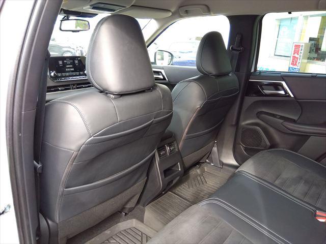 アウトランダーＰＨＥＶ Ｇ☆マイパイロット☆電動テールゲート☆禁煙車☆５人乗り☆　４ＷＤ☆９インチナビ☆Ｂｌｕｅｔｏｏｔｈ☆アラウンドビューモニター☆パワーシート☆シートヒーター☆ステアリングヒーター☆衝突軽減ブレーキ☆ブラインドスポットモニター☆ＬＥＤヘッドライト☆試乗ＯＫ☆（12枚目）