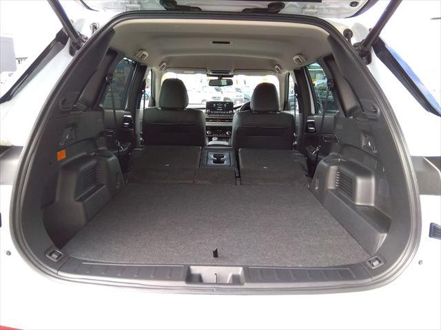 アウトランダーＰＨＥＶ Ｇ☆マイパイロット☆電動テールゲート☆禁煙車☆５人乗り☆　４ＷＤ☆９インチナビ☆Ｂｌｕｅｔｏｏｔｈ☆アラウンドビューモニター☆パワーシート☆シートヒーター☆ステアリングヒーター☆衝突軽減ブレーキ☆ブラインドスポットモニター☆ＬＥＤヘッドライト☆試乗ＯＫ☆（13枚目）