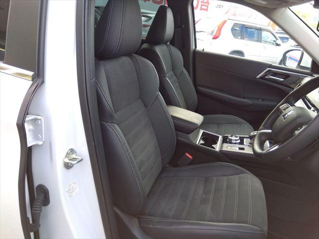 アウトランダーＰＨＥＶ Ｇ☆マイパイロット☆電動テールゲート☆禁煙車☆５人乗り☆　４ＷＤ☆９インチナビ☆Ｂｌｕｅｔｏｏｔｈ☆アラウンドビューモニター☆パワーシート☆シートヒーター☆ステアリングヒーター☆衝突軽減ブレーキ☆ブラインドスポットモニター☆ＬＥＤヘッドライト☆試乗ＯＫ☆（17枚目）