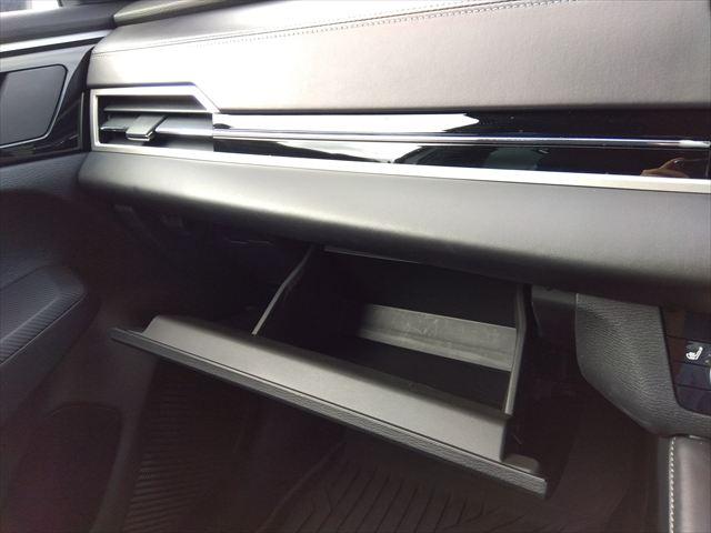 アウトランダーＰＨＥＶ Ｇ☆マイパイロット☆電動テールゲート☆禁煙車☆５人乗り☆　４ＷＤ☆９インチナビ☆Ｂｌｕｅｔｏｏｔｈ☆アラウンドビューモニター☆パワーシート☆シートヒーター☆ステアリングヒーター☆衝突軽減ブレーキ☆ブラインドスポットモニター☆ＬＥＤヘッドライト☆試乗ＯＫ☆（19枚目）