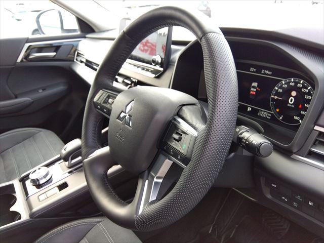 アウトランダーＰＨＥＶ Ｇ☆マイパイロット☆電動テールゲート☆禁煙車☆５人乗り☆　４ＷＤ☆９インチナビ☆Ｂｌｕｅｔｏｏｔｈ☆アラウンドビューモニター☆パワーシート☆シートヒーター☆ステアリングヒーター☆衝突軽減ブレーキ☆ブラインドスポットモニター☆ＬＥＤヘッドライト☆試乗ＯＫ☆（20枚目）