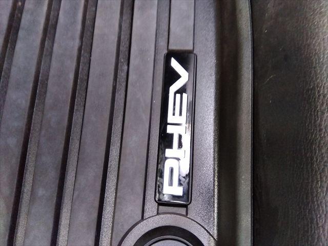 アウトランダーＰＨＥＶ Ｇ☆マイパイロット☆電動テールゲート☆禁煙車☆５人乗り☆　４ＷＤ☆９インチナビ☆Ｂｌｕｅｔｏｏｔｈ☆アラウンドビューモニター☆パワーシート☆シートヒーター☆ステアリングヒーター☆衝突軽減ブレーキ☆ブラインドスポットモニター☆ＬＥＤヘッドライト☆試乗ＯＫ☆（42枚目）