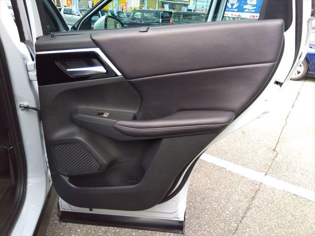 アウトランダーＰＨＥＶ Ｇ☆マイパイロット☆電動テールゲート☆禁煙車☆５人乗り☆　４ＷＤ☆９インチナビ☆Ｂｌｕｅｔｏｏｔｈ☆アラウンドビューモニター☆パワーシート☆シートヒーター☆ステアリングヒーター☆衝突軽減ブレーキ☆ブラインドスポットモニター☆ＬＥＤヘッドライト☆試乗ＯＫ☆（47枚目）