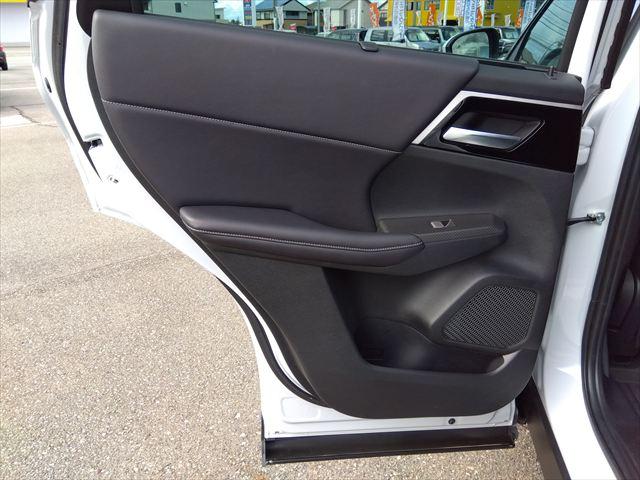 アウトランダーＰＨＥＶ Ｇ☆マイパイロット☆電動テールゲート☆禁煙車☆５人乗り☆　４ＷＤ☆９インチナビ☆Ｂｌｕｅｔｏｏｔｈ☆アラウンドビューモニター☆パワーシート☆シートヒーター☆ステアリングヒーター☆衝突軽減ブレーキ☆ブラインドスポットモニター☆ＬＥＤヘッドライト☆試乗ＯＫ☆（48枚目）