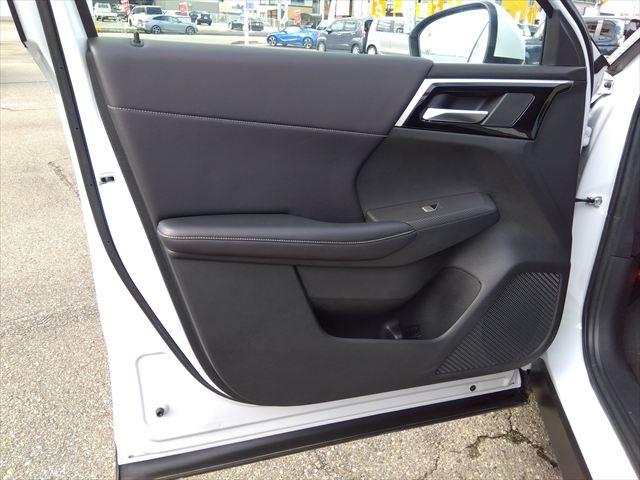 アウトランダーＰＨＥＶ Ｇ☆マイパイロット☆電動テールゲート☆禁煙車☆５人乗り☆　４ＷＤ☆９インチナビ☆Ｂｌｕｅｔｏｏｔｈ☆アラウンドビューモニター☆パワーシート☆シートヒーター☆ステアリングヒーター☆衝突軽減ブレーキ☆ブラインドスポットモニター☆ＬＥＤヘッドライト☆試乗ＯＫ☆（49枚目）