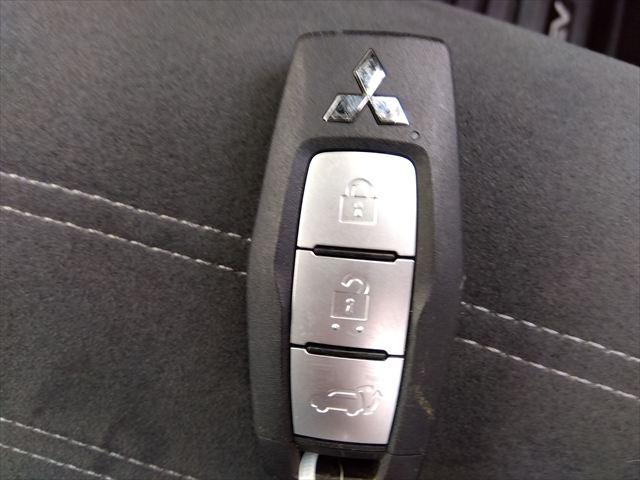 アウトランダーＰＨＥＶ Ｇ☆マイパイロット☆電動テールゲート☆禁煙車☆５人乗り☆　４ＷＤ☆９インチナビ☆Ｂｌｕｅｔｏｏｔｈ☆アラウンドビューモニター☆パワーシート☆シートヒーター☆ステアリングヒーター☆衝突軽減ブレーキ☆ブラインドスポットモニター☆ＬＥＤヘッドライト☆試乗ＯＫ☆（51枚目）