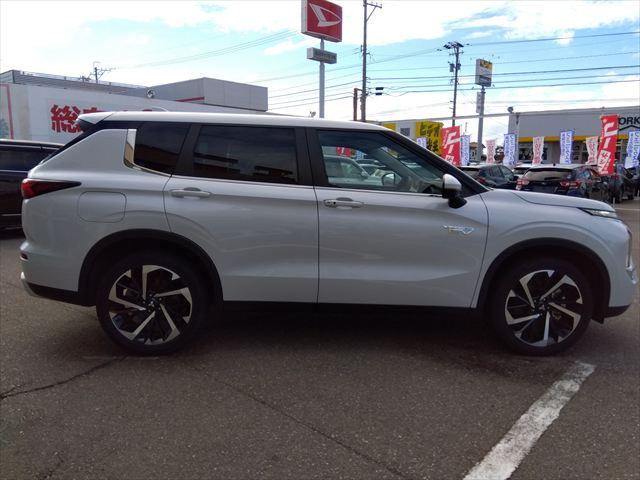 アウトランダーＰＨＥＶ Ｇ☆マイパイロット☆電動テールゲート☆禁煙車☆５人乗り☆　４ＷＤ☆９インチナビ☆Ｂｌｕｅｔｏｏｔｈ☆アラウンドビューモニター☆パワーシート☆シートヒーター☆ステアリングヒーター☆衝突軽減ブレーキ☆ブラインドスポットモニター☆ＬＥＤヘッドライト☆試乗ＯＫ☆（54枚目）