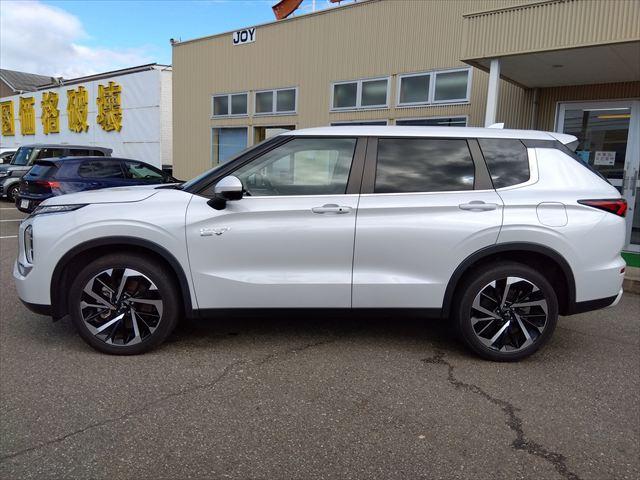 アウトランダーＰＨＥＶ Ｇ☆マイパイロット☆電動テールゲート☆禁煙車☆５人乗り☆　４ＷＤ☆９インチナビ☆Ｂｌｕｅｔｏｏｔｈ☆アラウンドビューモニター☆パワーシート☆シートヒーター☆ステアリングヒーター☆衝突軽減ブレーキ☆ブラインドスポットモニター☆ＬＥＤヘッドライト☆試乗ＯＫ☆（55枚目）