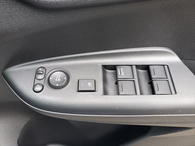 フィット 13G・F☆ホンダセンシング☆走行2.6万km☆禁煙車☆ ナビ☆Bluetooth☆ETC☆バックカメラ☆スマートキー☆プッシュスタート☆アダプティブクルーズコントロール☆衝突軽減ブレーキ☆車線逸脱抑制☆プラズマクラスター☆セキュリティアラーム☆試乗OK☆(56枚目)