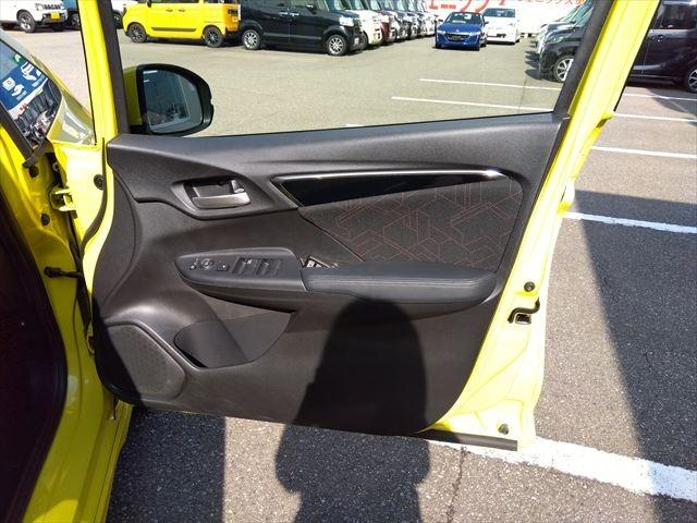 当社の展示車に走行距離や修復歴の虚偽は一切ありません◆距離が正確か確認する走行検索システムと厳正な基準を持つ第三者機関のＡＩＳ検査を全ての展示車で行い、基準クリアの厳選中古車のみをご提供しております◆