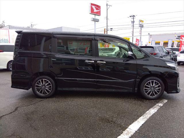 ヴォクシー ZS 煌II☆トヨタセイフティセンス☆車検令和9年11月☆ ナビ☆フリップダウンモニター☆Bluetooth☆バックカメラ☆ETC☆両側パワースライドドア☆LEDヘッドライト&フォグ☆衝突軽減ブレーキ☆車線逸脱警報☆走行5.5万km☆7人乗り☆試乗OK☆禁煙車(10枚目)