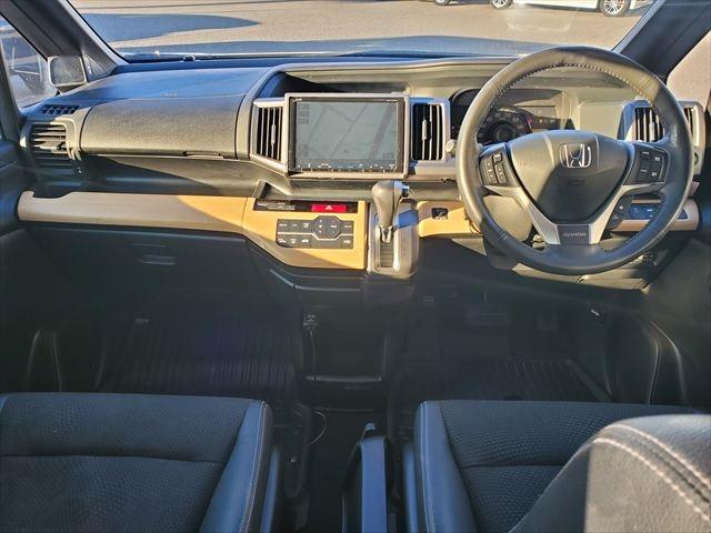 ステップワゴンスパーダ Ｚ　クールスピリット☆９型ナビ☆後席モニター☆バックカメラ☆　☆９インチナビ☆ＴＶ☆フリップダウンモニター☆バックカメラ☆ＥＴＣ☆両側パワースライドドア☆ディスチャージヘッドライト☆ハーフレザー☆クルーズコントロール☆アクティブコーナーリングライト☆試乗ＯＫ☆（9枚目）