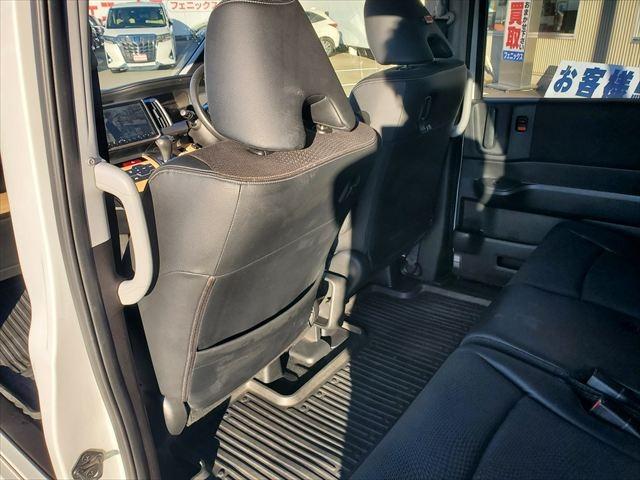 ステップワゴンスパーダ Ｚ　クールスピリット☆９型ナビ☆後席モニター☆バックカメラ☆　☆９インチナビ☆ＴＶ☆フリップダウンモニター☆バックカメラ☆ＥＴＣ☆両側パワースライドドア☆ディスチャージヘッドライト☆ハーフレザー☆クルーズコントロール☆アクティブコーナーリングライト☆試乗ＯＫ☆（13枚目）